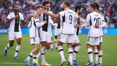 Die Mannschaft bị người hâm mộ quay lưng vì thái độ sính ngoại